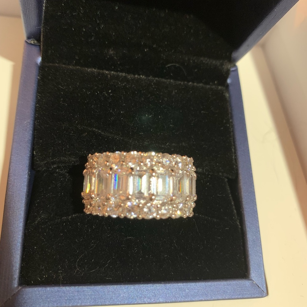 NIB Italo Jewelry CZ ring.